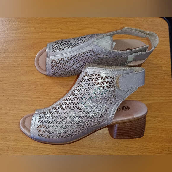 🆕Remonte Lillian 71 Silver Leather Laser Cut out Peep Toe Sandals Size 39 - Picture 7 of 16